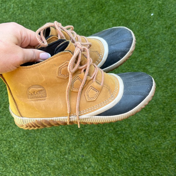 Sorrel booties Sz 9.5 EXCELLENT condition hardly worn! - Picture 1 of 4